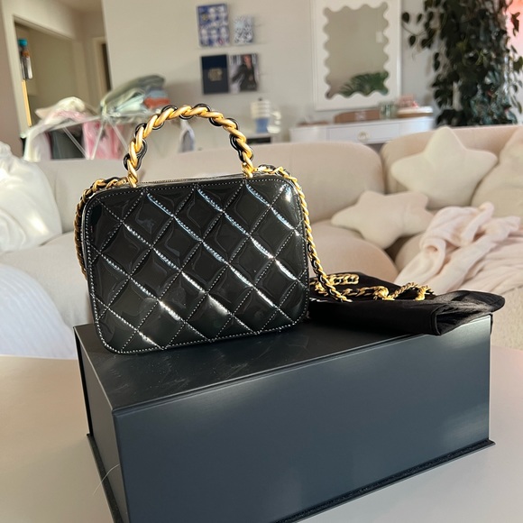 ❌SOLD❌Chanel Patent Leather Top Handle Vanity Crossbody Bag - Picture 8 of 16